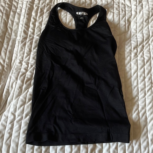 Black racerback forever 21 athletic top - Picture 1 of 8
